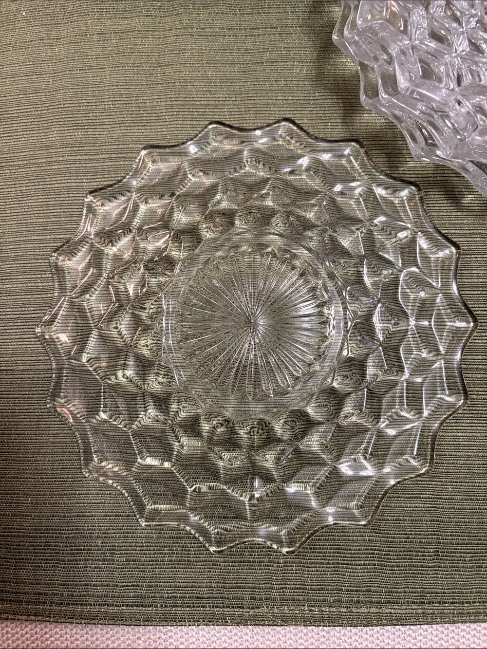 Clear Pressed Glass Starburst Plates - Set of 4 - Picture 4 of 5